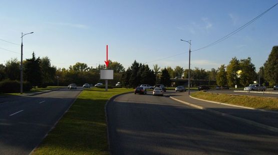 Фото рекламной плоскости по адресу 015А1,вул. М. Малиновського, 2 (на розділовій смузі, біля ТРЦ "Вавилон")