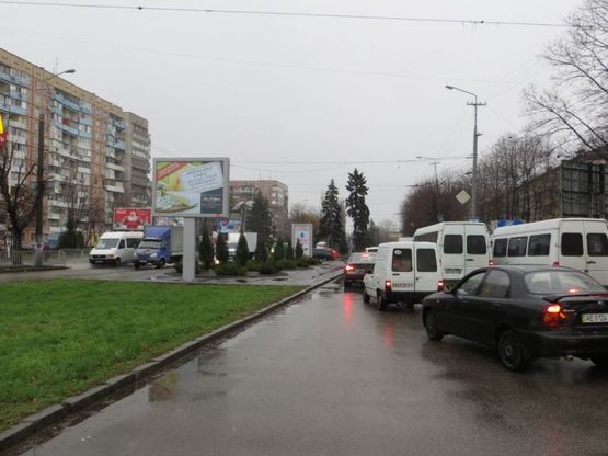 Фото рекламної площини за адресою 020Б1,просп. Гагаріна, 175 (на перетині з Запорізьким шосе, навпроти ресторану "McDonald`s")