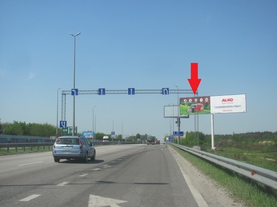 Фото рекламної площини за адресою Житомирская трасса , в направлении из Киев, за с.Мила, перед заправкой UPG,  от загародного комплекса "Бабушкин Сад",7км+600метров, левая