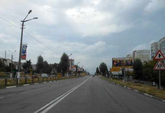 Фото рекламной плоскости по адресу м. Обухів, вул. Київська,158,  перед  світлофором