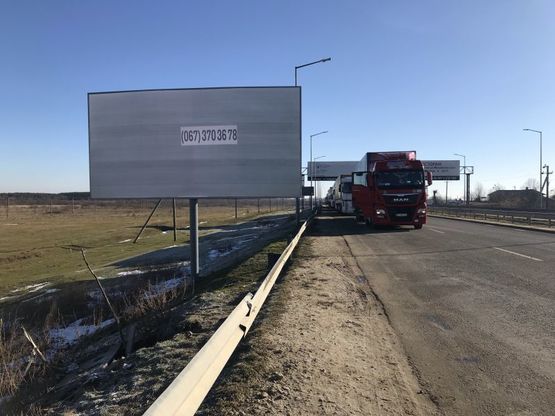 Фото рекламной плоскости по адресу М 10 Львів-Краківець, км 69+020, праворуч