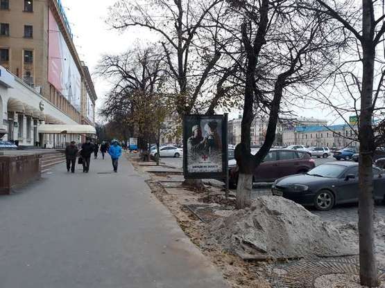 Фото рекламної площини за адресою Свободи пл., №9