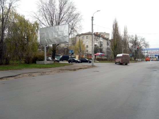 Фото рекламной плоскости по адресу Вул. Павлюченко перехрестя з вул. П.Запорожця (біля центрального базару)