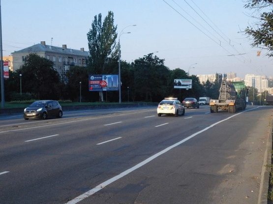 Фото рекламной плоскости по адресу Дружбы Народов б-р 12, в центр