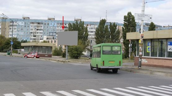 Фото рекламної площини за адресою 058А2,вул. Ю. Кондратюка (Комунарівська) - вул. В. Діївська (Бр. Трофімових), тупик станцій Метро