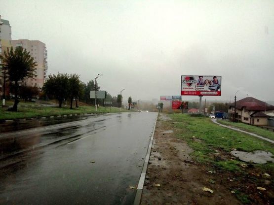 Фото рекламной плоскости по адресу м. Обухів, вул. Київська,168, біля ринку "Піщаний" та житлового комплексу "Нектарний"