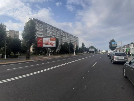 Фото рекламной плоскости по адресу м. Обухів, вул. Київська, 123, на свтлофорі