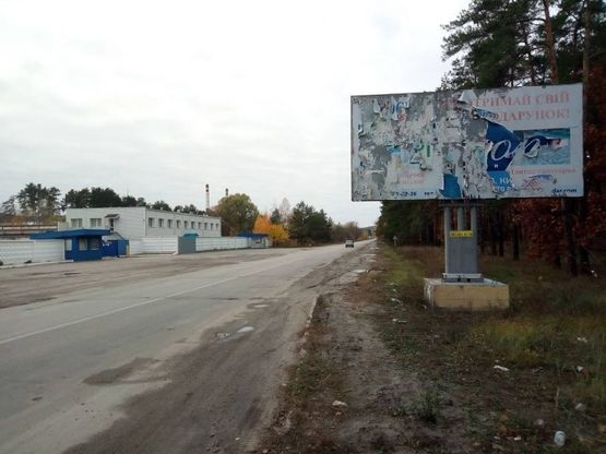 Фото рекламной плоскости по адресу м. Обухів, вул.Промислова, 16, на зупинці громадськогг транспорту "ВАТ Автомобіліст", навпроти логістичного комплексу Rhenus Logistics