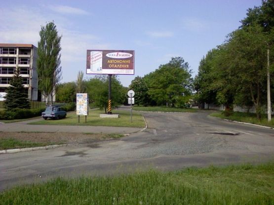 Фото рекламної площини за адресою вул. Маяковського, біля учбового комплекск "Стратегія"