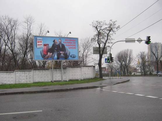 Фото рекламной плоскости по адресу Харківське шосе/вул. Здолбунівська (неподалік від залізничної ст. Дарниця)