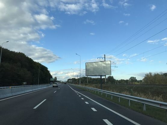 Фото рекламної площини за адресою Новообухівська траса (4 до Києва в напрямку центра)
