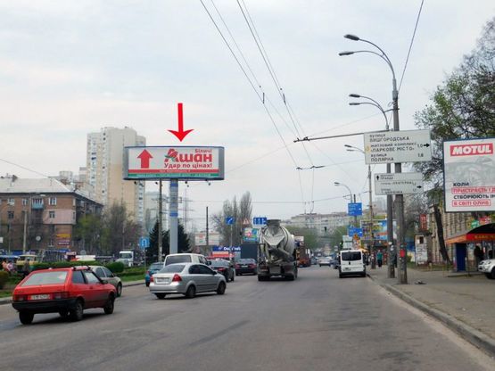 Фото рекламной плоскости по адресу Ивашкевича ул., возле ул.Вышгородская, со стороны ул.Луговой, ТЦ Караван