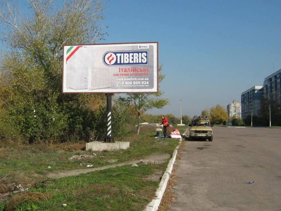 Фото рекламной плоскости по адресу пр-т К.Маркса, поворот на пр. Победы