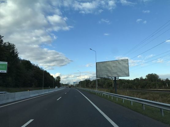Фото рекламної площини за адресою Новообухівська траса (3 до Києва в напрямку центра)