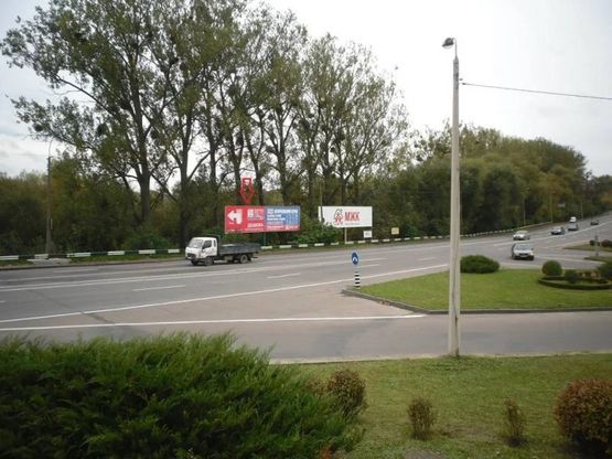 Фото рекламной плоскости по адресу м. Рівне, вул. Дубенська, в районі перехрестя з вул. Макарова