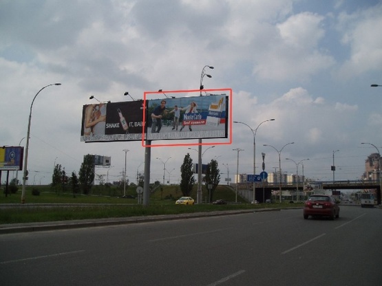 Фото рекламної площини за адресою Набережно-Рыбальская ул. / Московский проспект  (разделитель, роллер по ходу  движения на Оболонь)