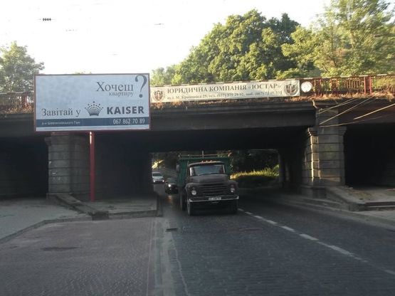 Фото рекламной плоскости по адресу вул. Опришківська