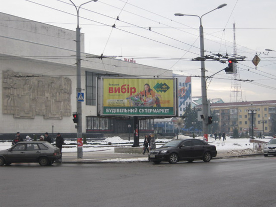 Фото рекламной плоскости по адресу Незалежності-Бандери(ЦНТІ) (Б) (призма)