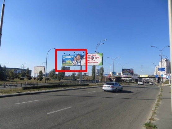 Фото рекламной плоскости по адресу Набережно-Рыбальская ул. / Московский проспект  (разделитель, роллер по ходу  движения на Оболонь)