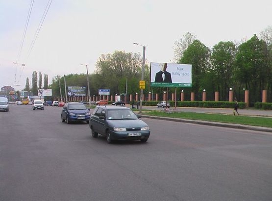 Фото рекламной плоскости по адресу ул. Е. Тельнова (пр. Правды), маг "Спутник" - автовокзал