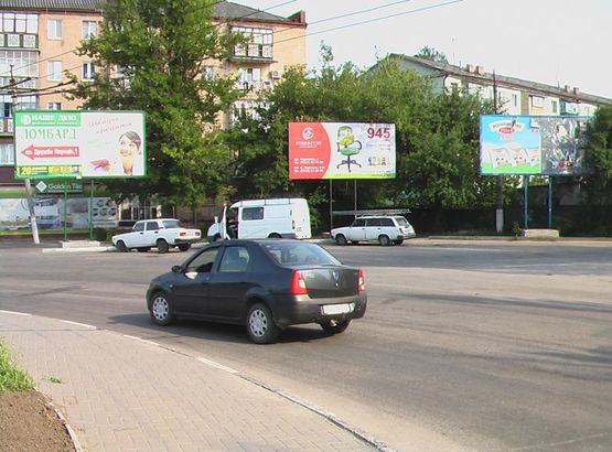 Фото рекламной плоскости по адресу Площадь Дружбы Народов