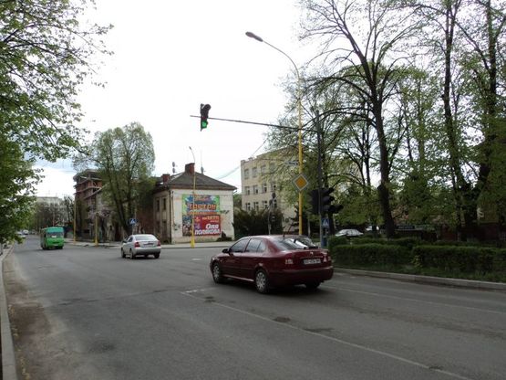 Фото рекламной плоскости по адресу вул.Собранецька,47-Митна-перехрестя,в напрямку до центру