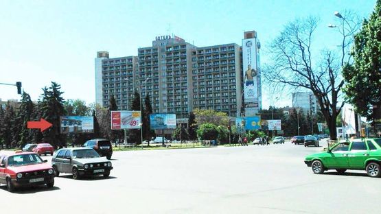 Фото рекламной плоскости по адресу пр.Свободи-Минайська-Швабська(перехрестя)