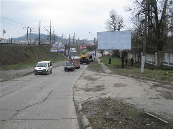 Фото рекламной плоскости по адресу Єрошенко, 9 (до ТЦ ФОРУМ)