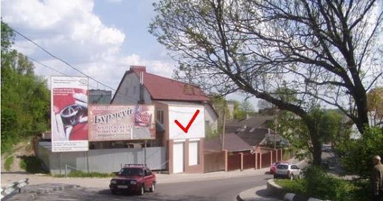 Фото рекламной плоскости по адресу вул. Замонастриська "горбатий міст"