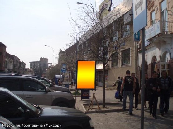 Фото рекламной плоскости по адресу пл.Корятовича(ТЦ Луксор), вхід на продуктовий ринок, напр-вул.Духновича, пл.Жупанатська