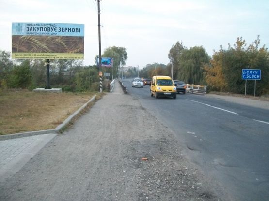 Фото рекламної площини за адресою вул. 1-Травня, бiля мосту