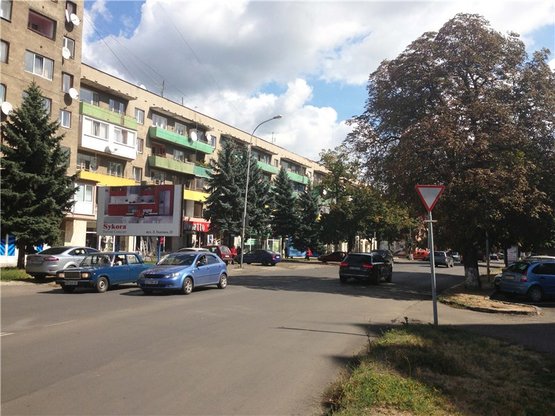 Фото рекламной плоскости по адресу вул.Толстого,44, центр, напрям - пл.Ш.Петефі