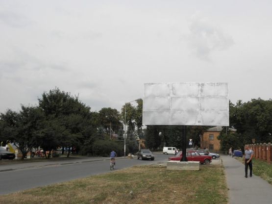 Фото рекламної площини за адресою вул. Ессенська/вул. Миру