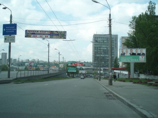 Фото рекламной плоскости по адресу Дружбы Народов бульвар, 3 (выезд на Лыбедс.пл.)