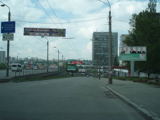 Фото рекламної площини за адресою Дружбы Народов бульвар, 3 (выезд на Лыбедс.пл.)