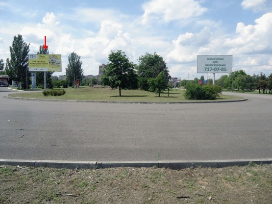 Фото рекламної площини за адресою Набережная Заводская ул. 55, из центра