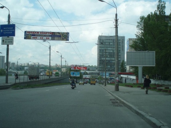 Фото рекламної площини за адресою Дружбы Народов бульвар, 3 (выезд на Лыбедс.пл.)