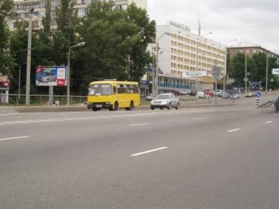 Фото рекламной плоскости по адресу Дружбы Народов бульвар, 3 (выезд на Лыбедс.пл.)