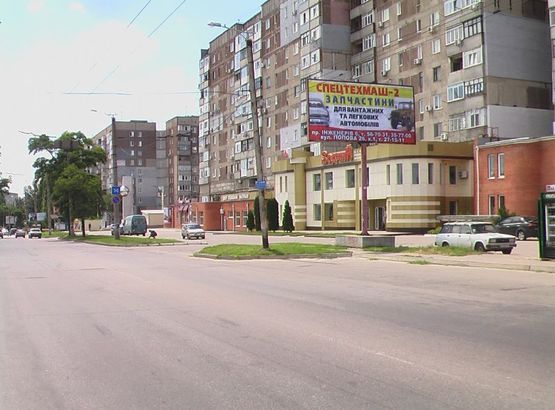 Фото рекламной плоскости по адресу ул. Полтавская, 24, м-н Зодчий, мабельный салон БРВ