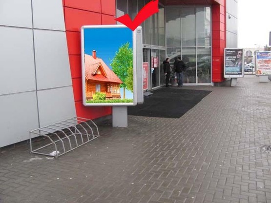Фото рекламной плоскости по адресу вул.Патона 37, ТЦ Сріблястий, Арсен, м.1 лівий