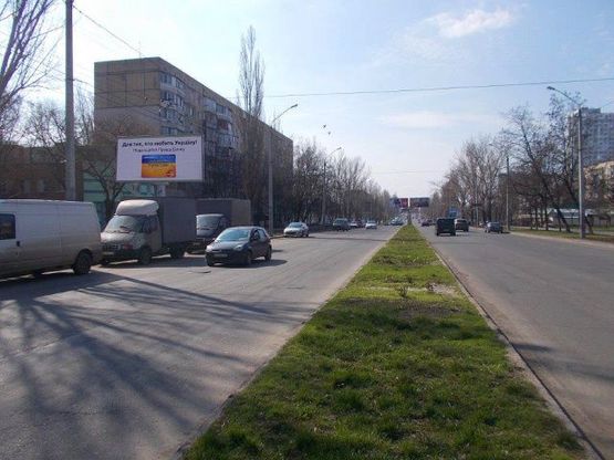 Фото рекламної площини за адресою Глушка пр., 21  - 150 м. до Ильфа и Петрова ул.