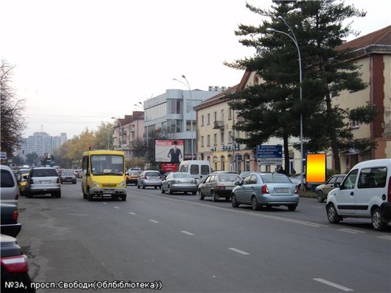 Фото рекламної площини за адресою просп.Свободи(обл.бібліотека), напр.-перехрестя з вул.Капушанська