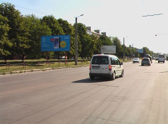 Фото рекламной плоскости по адресу ул. Е. Тельнова (пр.Правды), меб. салон БРВ, АТБ, парк