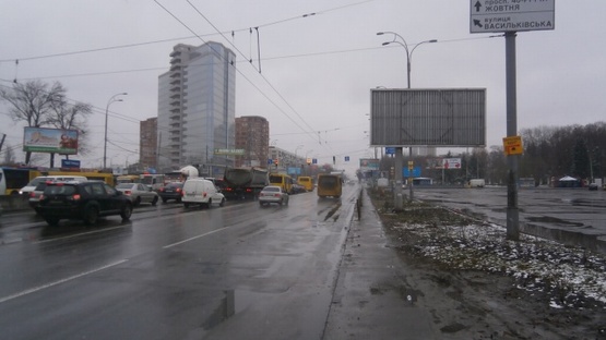 Фото рекламной плоскости по адресу Глушкова проспект (разделитель напротив входа в  ВДНХ)