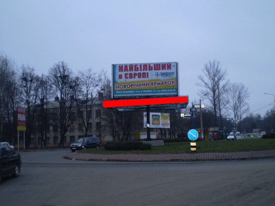 Фото рекламной плоскости по адресу Чорновола в центр кільце (банер)