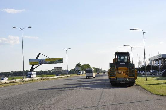 Фото рекламної площини за адресою Донецьке шосе, в'їзд до міста, перед м. Підгороднє, біля SunRay