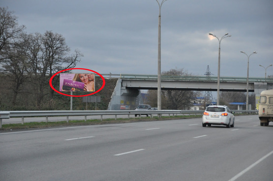 Фото рекламної площини за адресою пр-т Слобожанський - ж/м "Золоті ключі", ТЦ "Метро", віадук