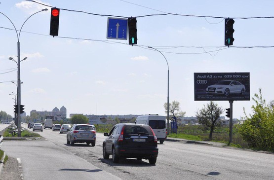 Фото рекламної площини за адресою пр-т Слобожанський, навпроти ТЦ "Метро", біля зупинки, світлофор