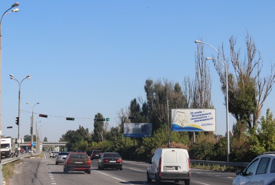 Фото рекламної площини за адресою пр-т Слобожанський, навпроти повороту до ТЦ "Метро", світлофор