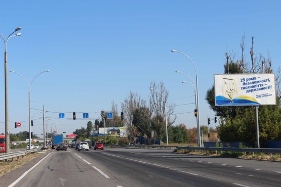 Фото рекламной плоскости по адресу пр-т Слобожанський, ж/м "Золоті ключі", склади АТБ, на світлофорі